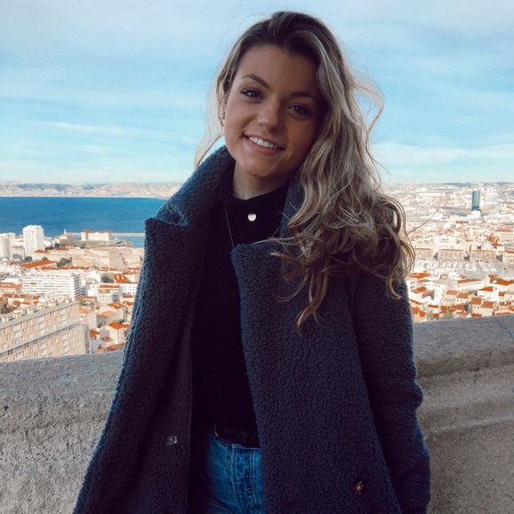 Meet your Posher, Kate - Picture 2 of 3